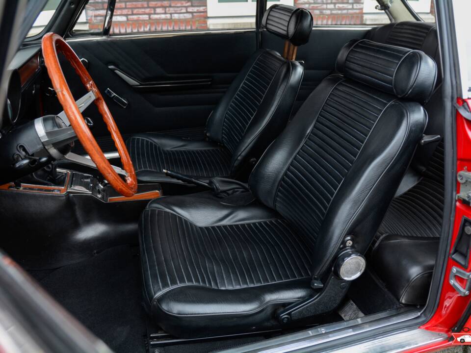 Image 11/17 of Alfa Romeo Giulia GT 1300 Junior (1971)