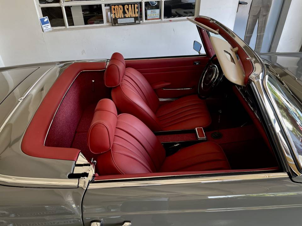 Image 11/38 of Mercedes-Benz 280 SL (1970)