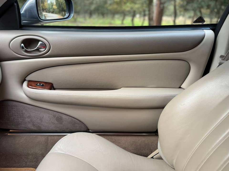 Image 33/40 de Jaguar XKR (1998)