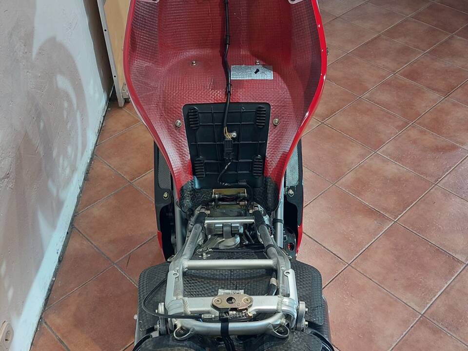 Immagine 48/58 di Ducati 998 R (2002)