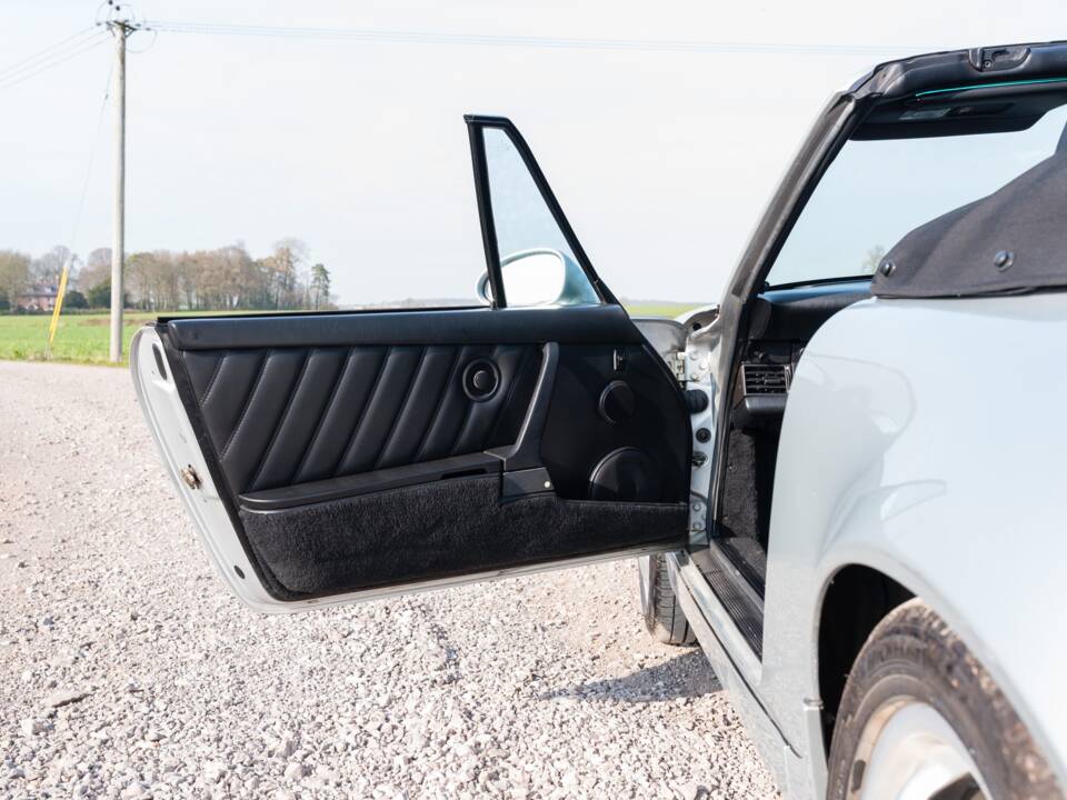 Bild 43/56 von Porsche 911 Carrera 4 (1990)