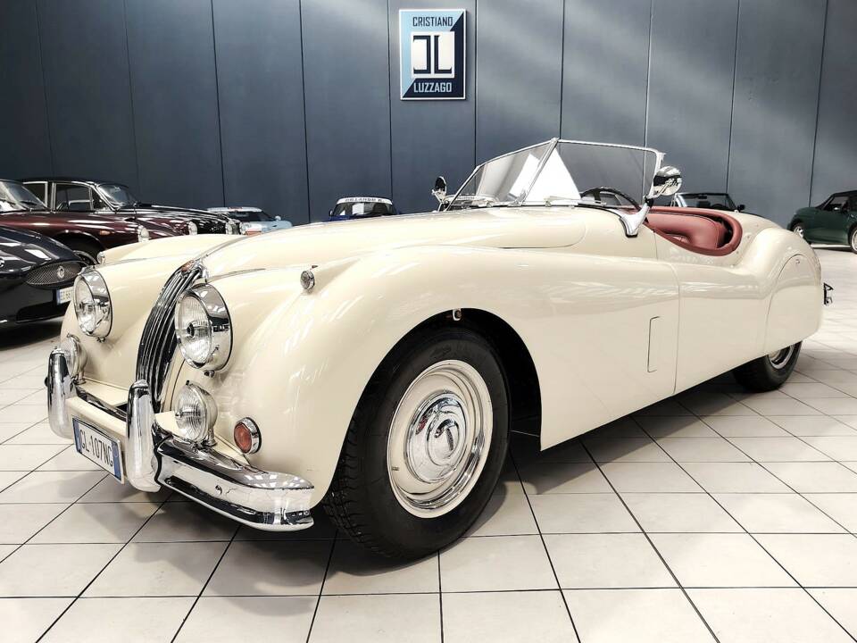 Image 5/74 of Jaguar XK 140 OTS (1956)