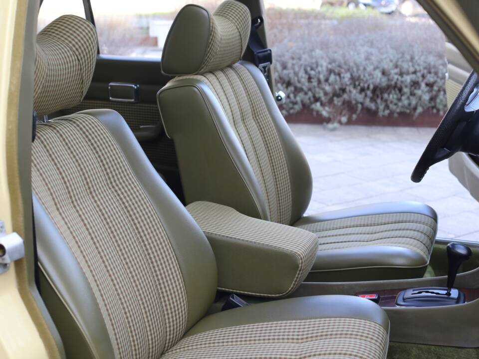 Bild 53/76 von Mercedes-Benz 280 SE (1977)
