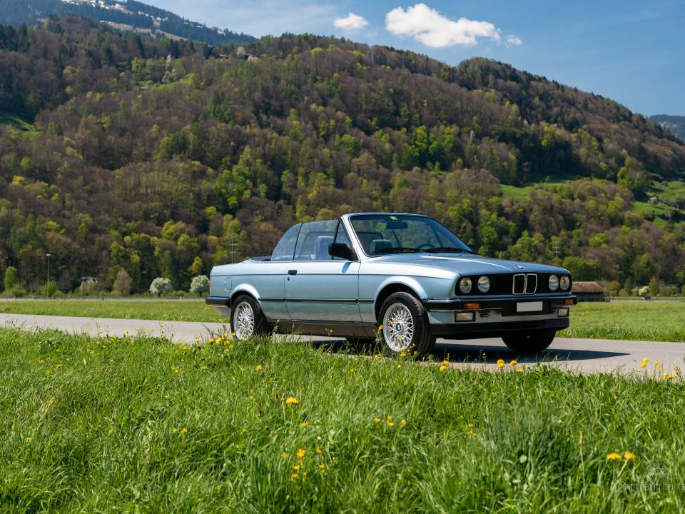 Image 3/39 de BMW 325i (1990)