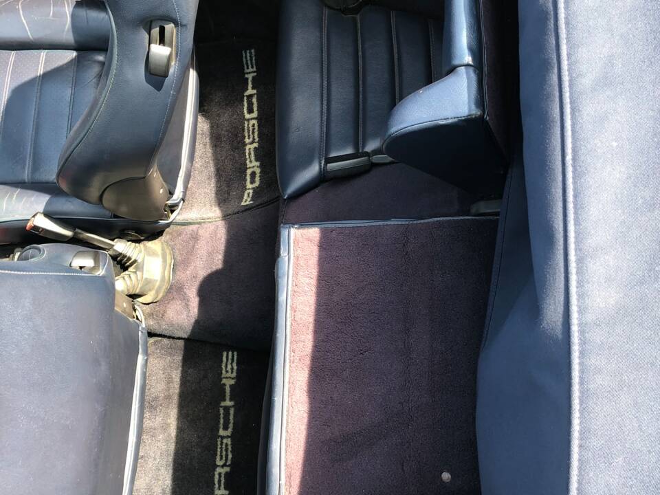 Image 42/50 of Porsche 911 Carrera 3.2 (1984)