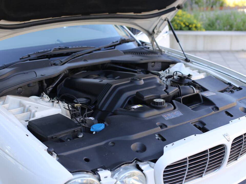 Imagen 5/77 de Jaguar XJ 8 4.2 (2005)
