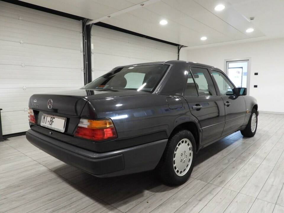Image 4/14 of Mercedes-Benz 200 (1987)