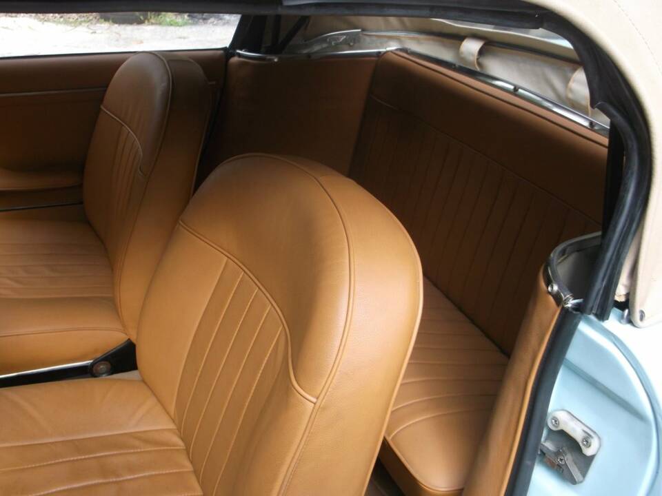 Imagen 7/8 de Peugeot 404 Injection (1964)