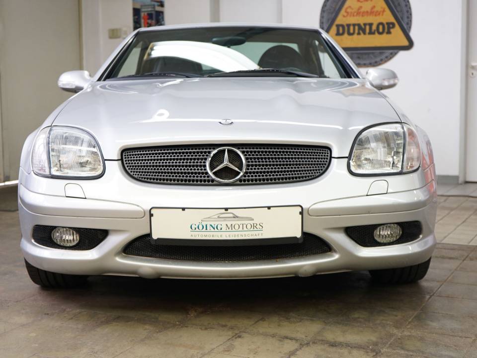 Image 5/46 de Mercedes-Benz SLK 32 AMG (2002)