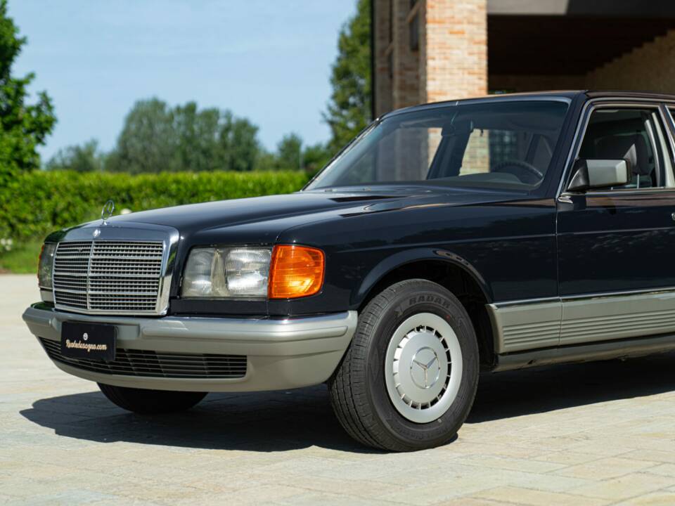Image 17/50 of Mercedes-Benz 500 SEL (1985)