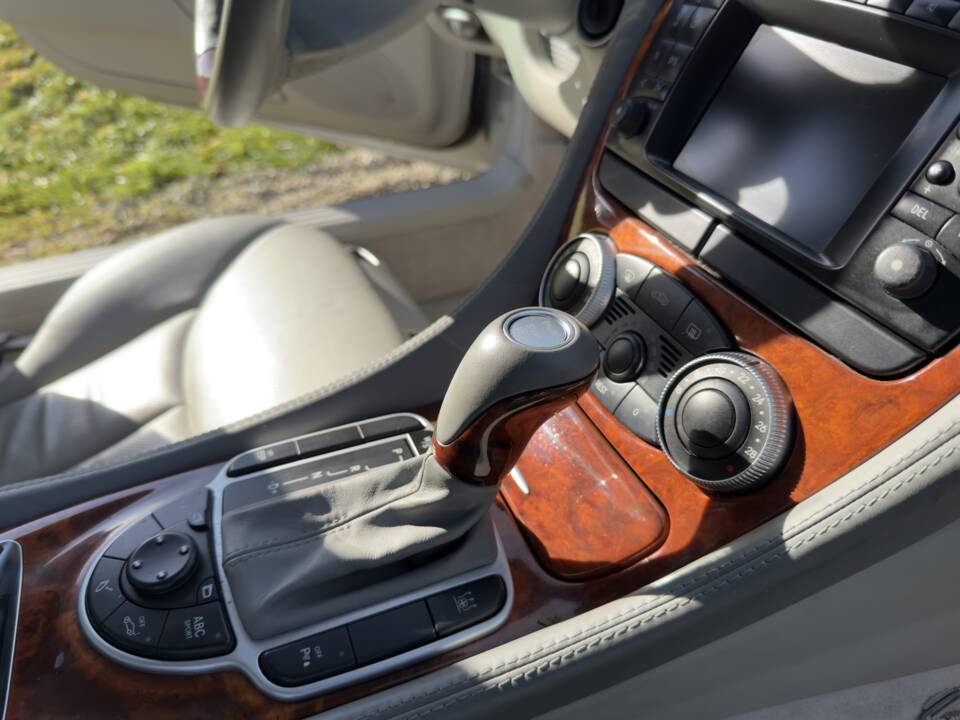 Image 51/89 of Mercedes-Benz SL 500 (2002)