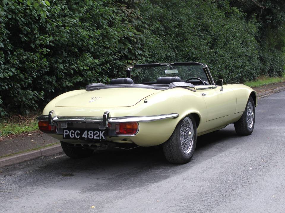 Image 6/16 of Jaguar E-Type V12 (1971)