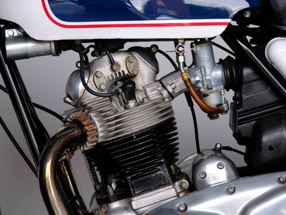 Image 50/83 of Norton 850 MKIII Roadster (1975)