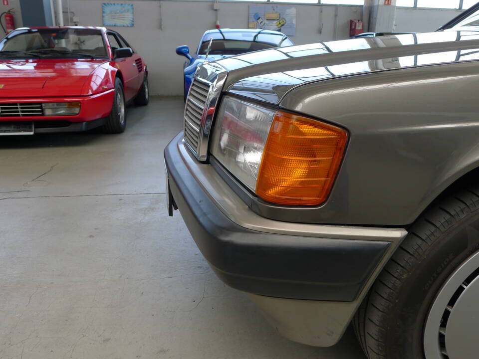 Image 27/34 de Mercedes-Benz 190 E 1.8 (1991)