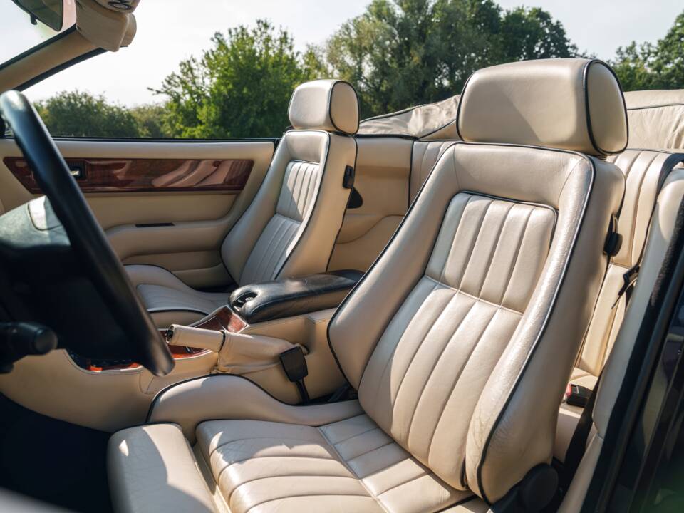 Image 22/26 of Aston Martin Virage Volante (1994)
