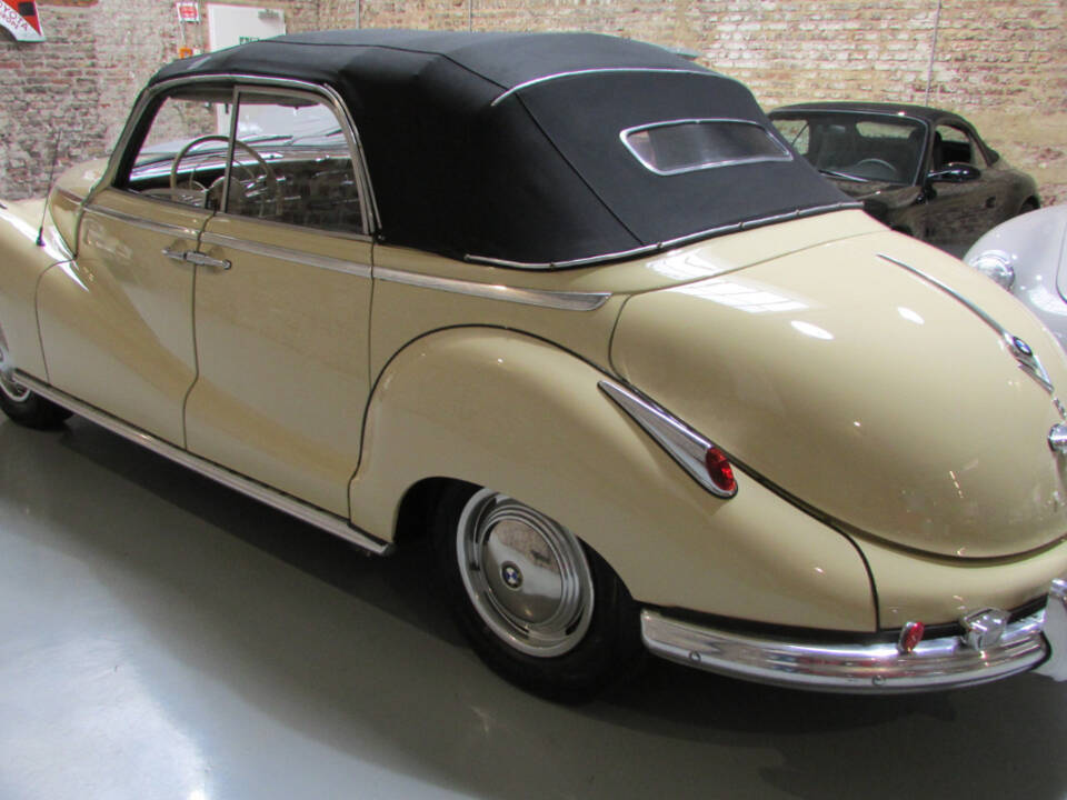 Imagen 6/19 de BMW 502 Baur (1954)