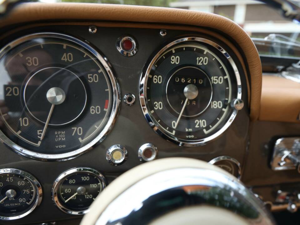 Image 24/50 of Mercedes-Benz 190 SL (1956)