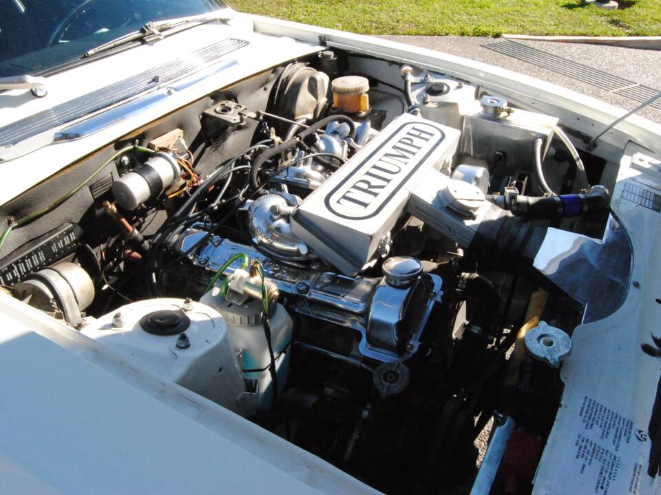 Image 18/39 of Triumph Stag (1971)