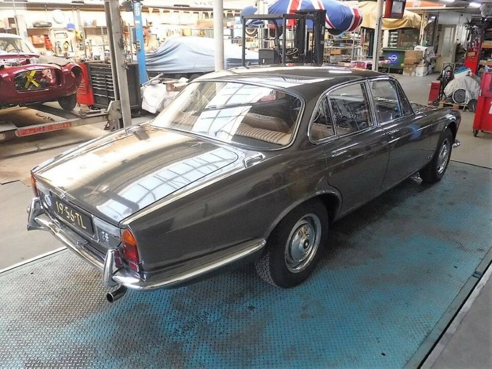 Bild 3/50 von Jaguar XJ 6 2.8 (1972)