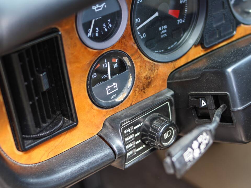 Image 16/44 of Jaguar XJ 12 (1990)