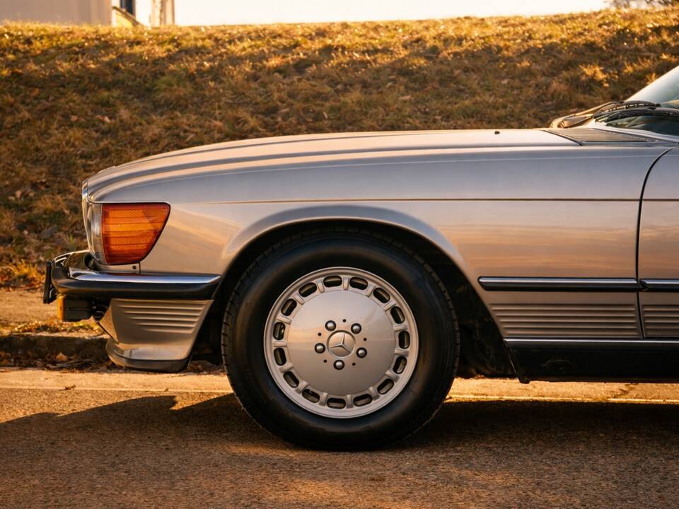 Bild 4/30 von Mercedes-Benz 560 SL (1989)