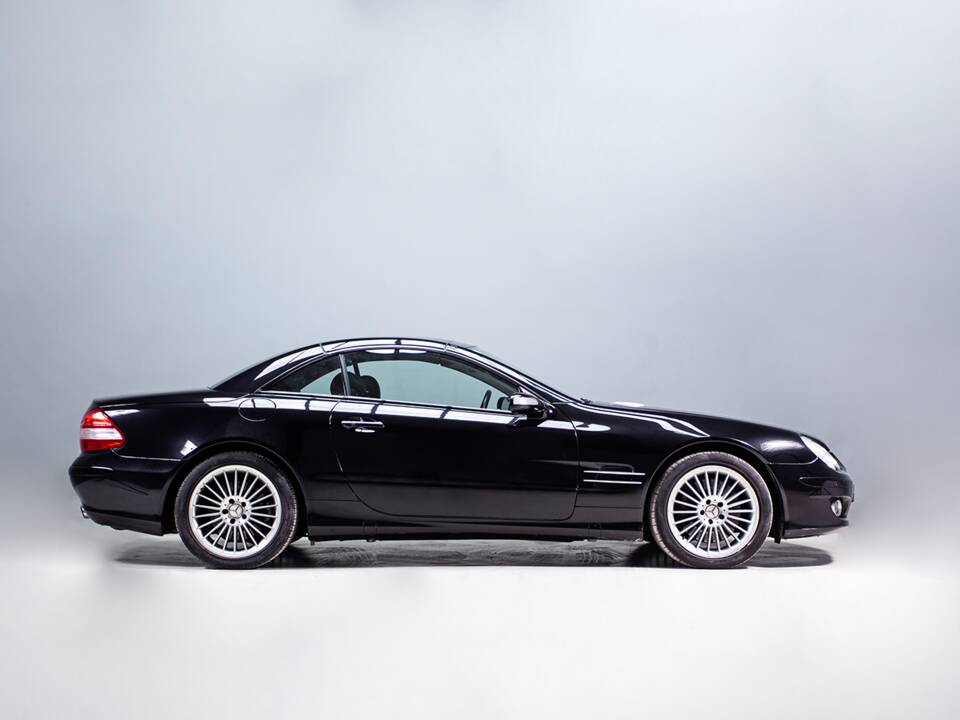 Image 11/36 of Mercedes-Benz SL 500 (2006)