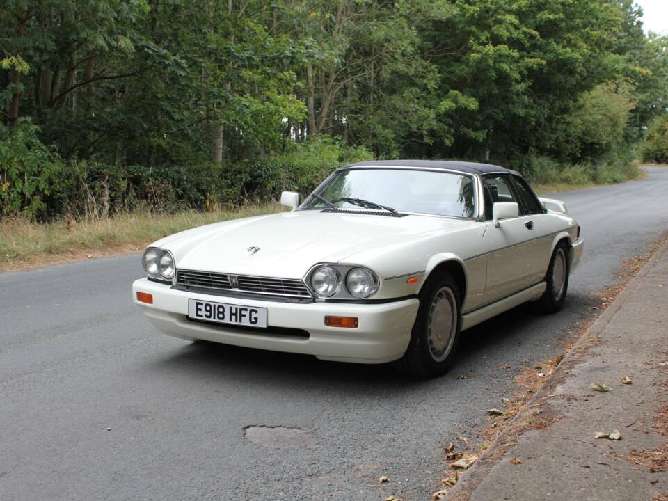 Image 3/20 de Jaguar XJS 5.3 V12 (1988)