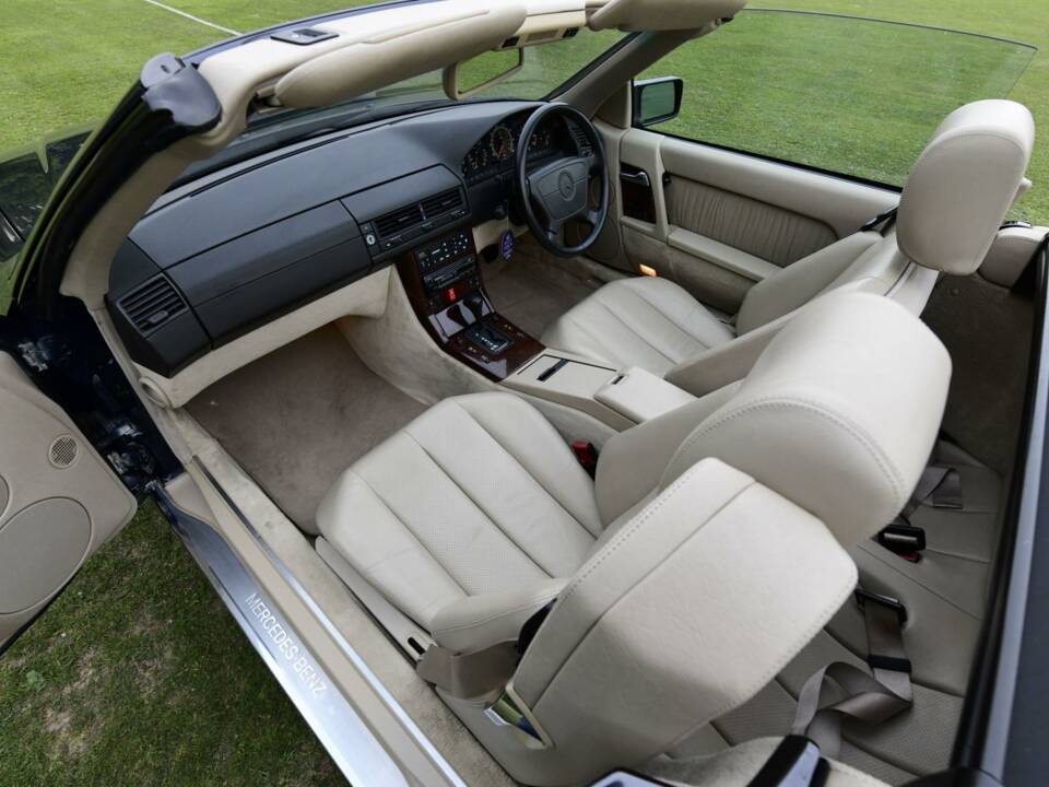 Image 42/50 of Mercedes-Benz SL 500 (1995)