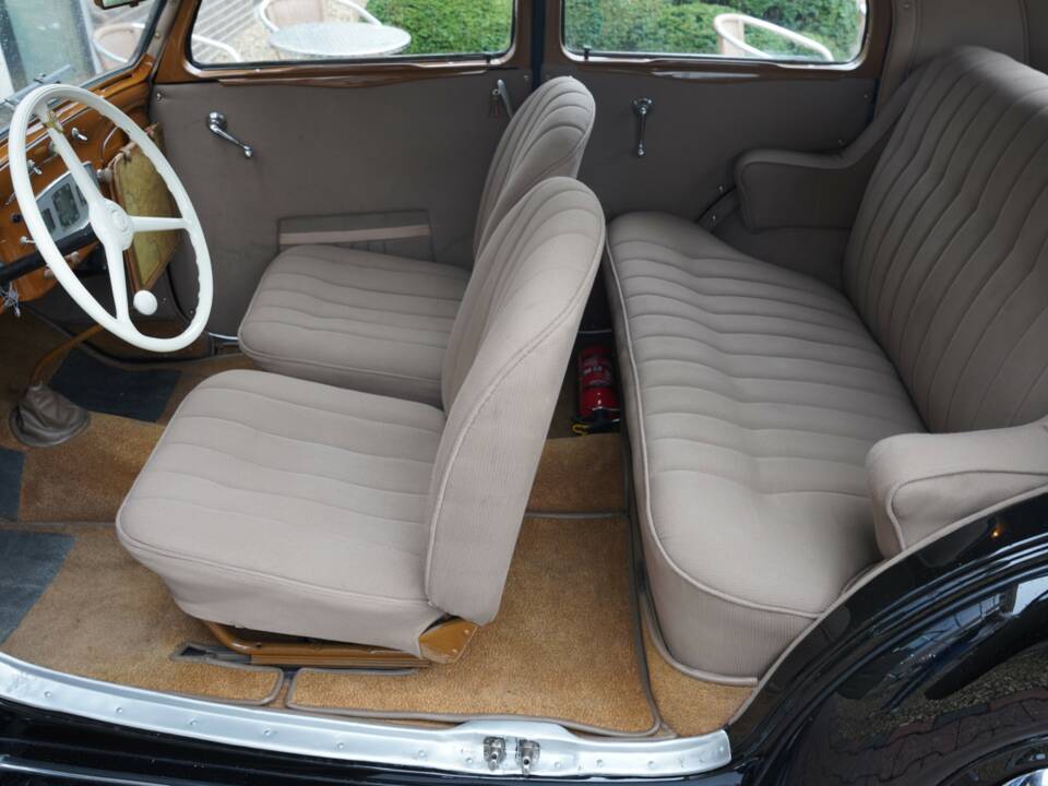 Image 33/50 of FIAT 1100 B (1947)