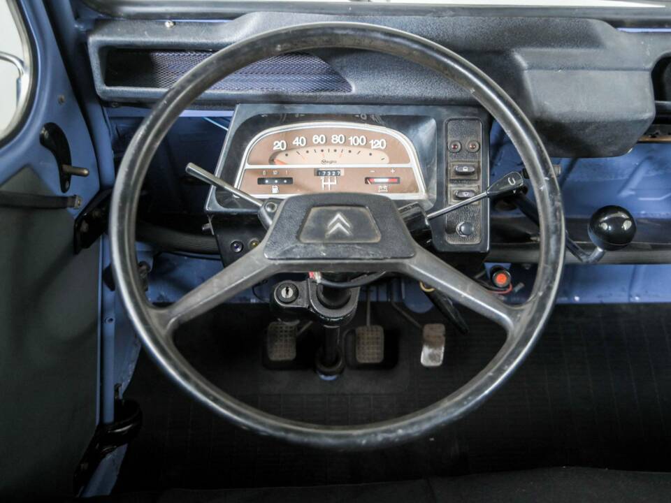 Image 8/50 of Citroën 2 CV 6 (1985)