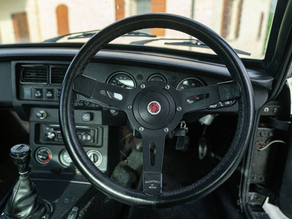 Bild 43/50 von MG MGB GT (1978)