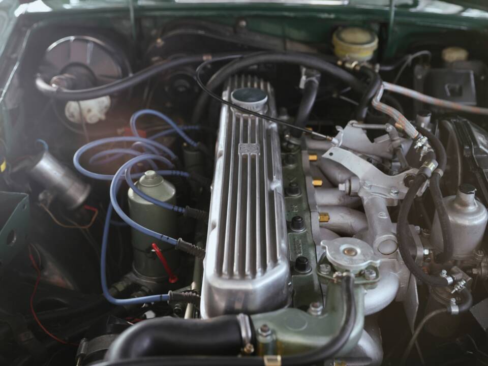 Image 32/41 of MG MGC (1969)