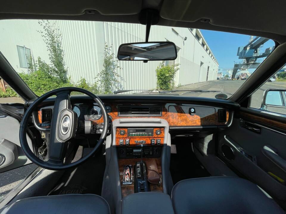 Bild 6/7 von Daimler Double Six (1992)