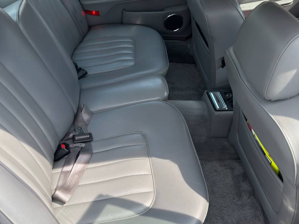 Image 20/20 of Daimler Double Six (1992)