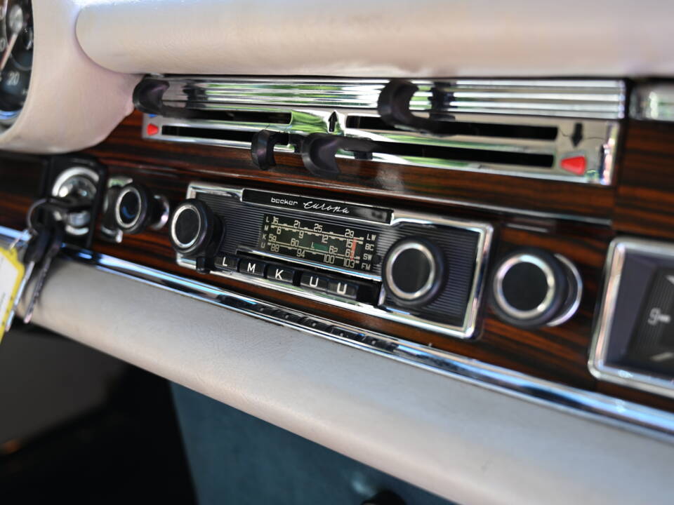 Immagine 13/17 di Mercedes-Benz 280 SE 3,5 (1971)