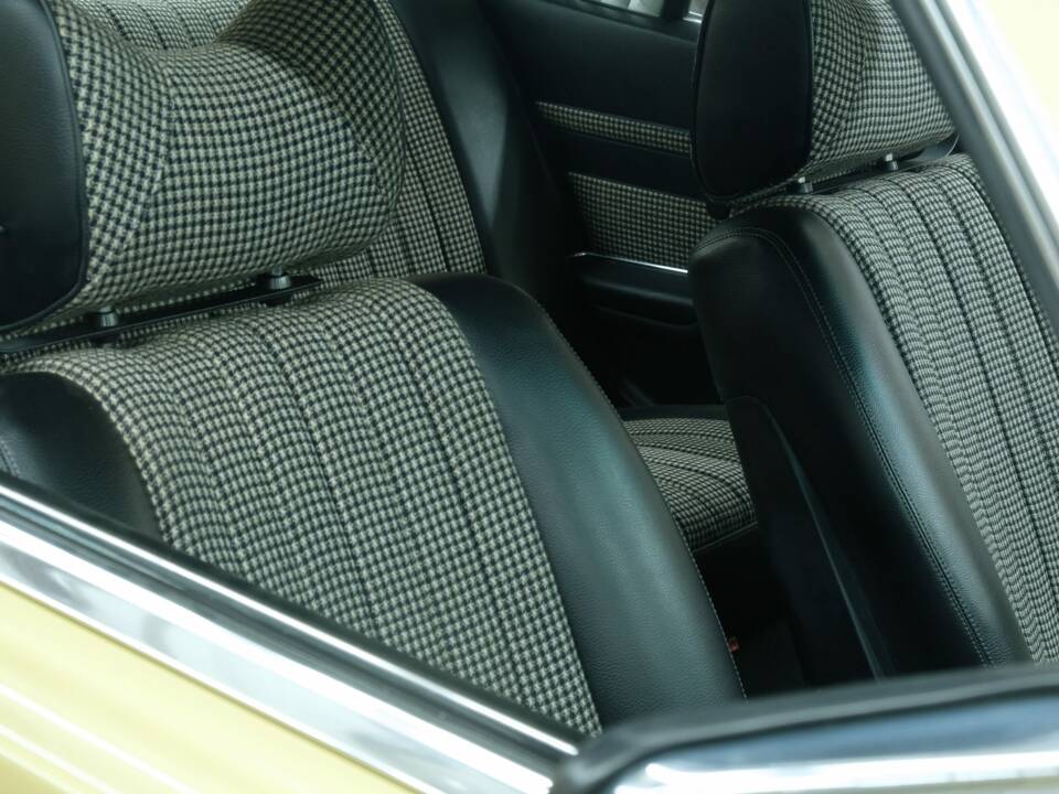 Image 33/50 de Mercedes-Benz 280 SLC (1977)