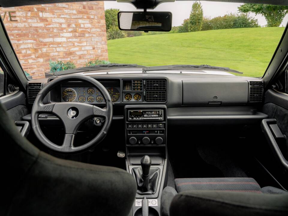 Imagen 88/96 de Lancia Delta HF Integrale Evoluzione I "Martini 5" (1992)