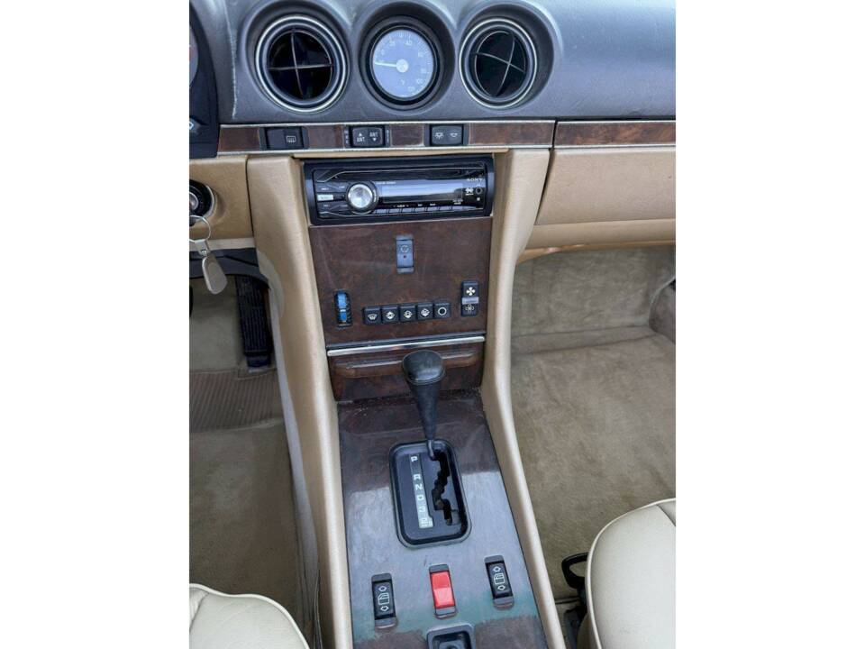 Image 13/36 de Mercedes-Benz 560 SL (1988)