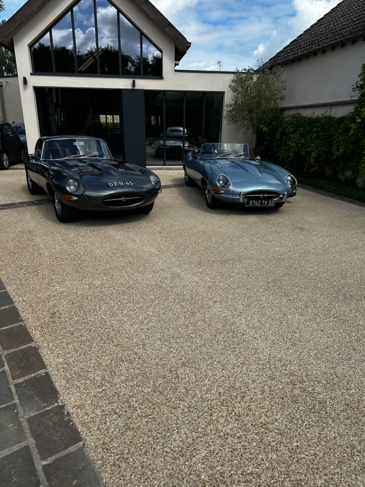 Image 2/13 of Jaguar Type E 4.2 (1966)