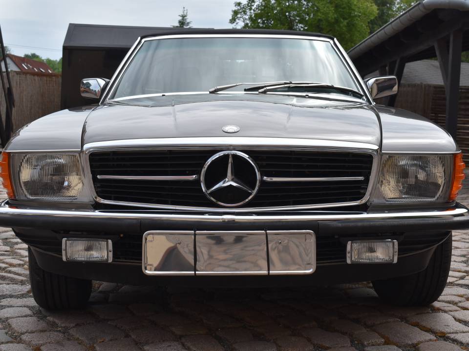 Image 8/64 of Mercedes-Benz 500 SL (1984)