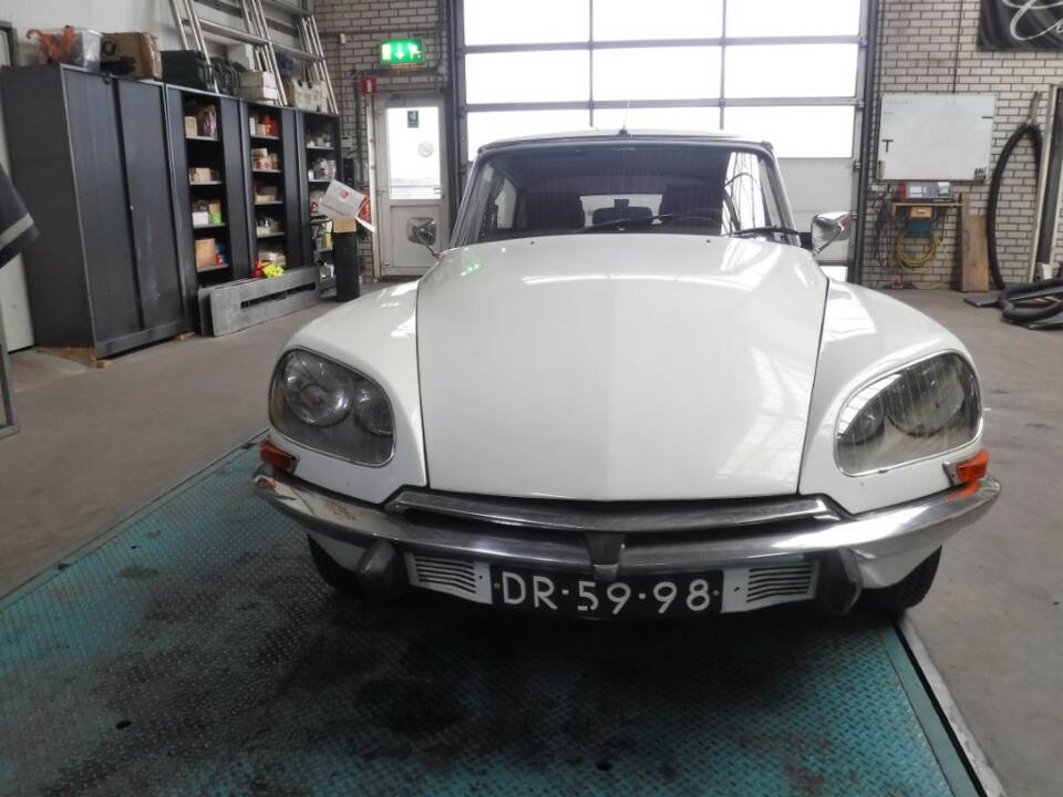 Image 35/50 of Citroën DS 20 A (1972)