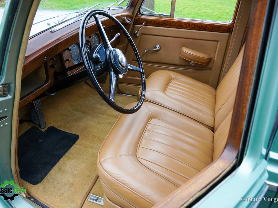 Image 6/46 of Bentley R-Type (1953)