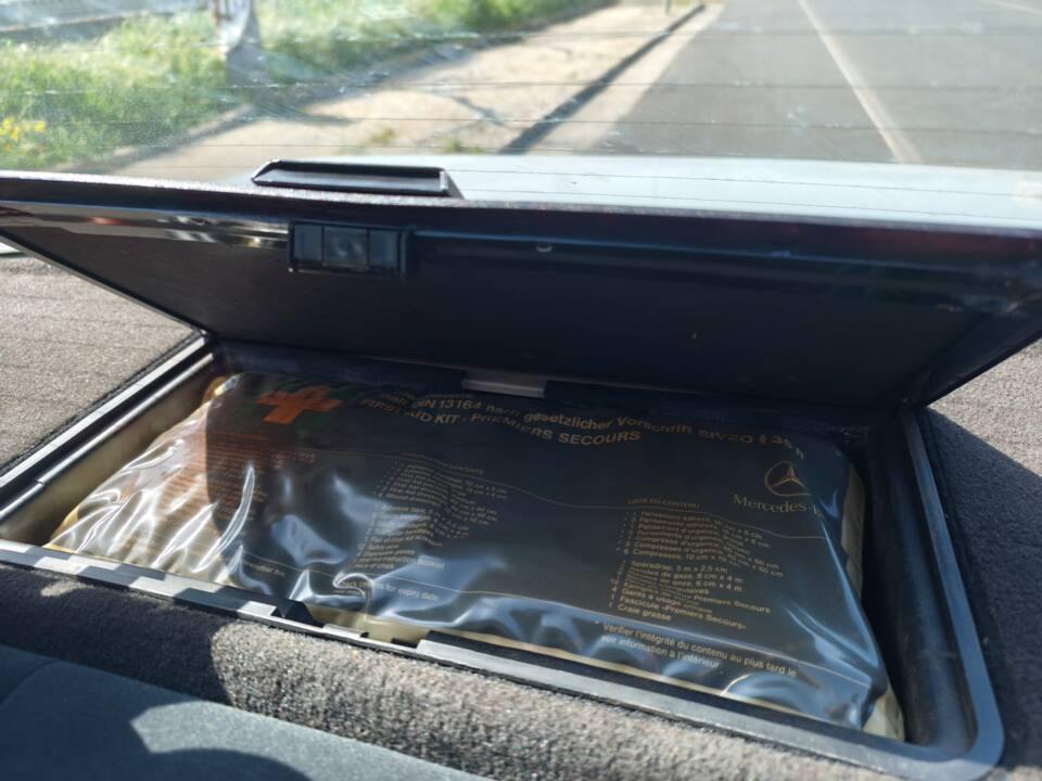 Image 16/22 of Mercedes-Benz 190 E 1.8 (1990)