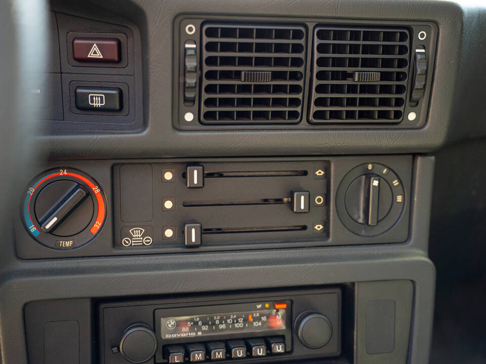 Image 46/63 of BMW 528i (1984)