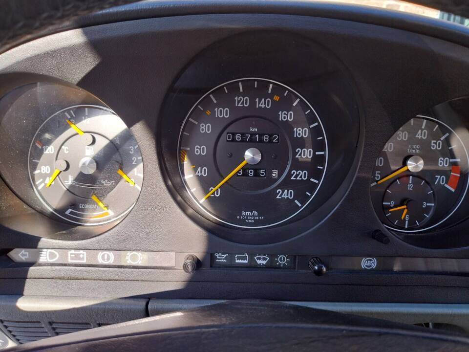 Image 26/43 of Mercedes-Benz 300 SL (1989)