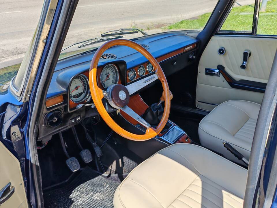 Image 34/50 of Alfa Romeo 2000 Berlina (1972)