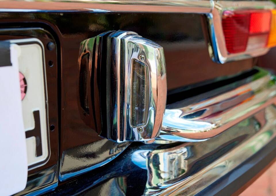 Image 37/188 of Mercedes-Benz 280 SE 3,5 (1971)