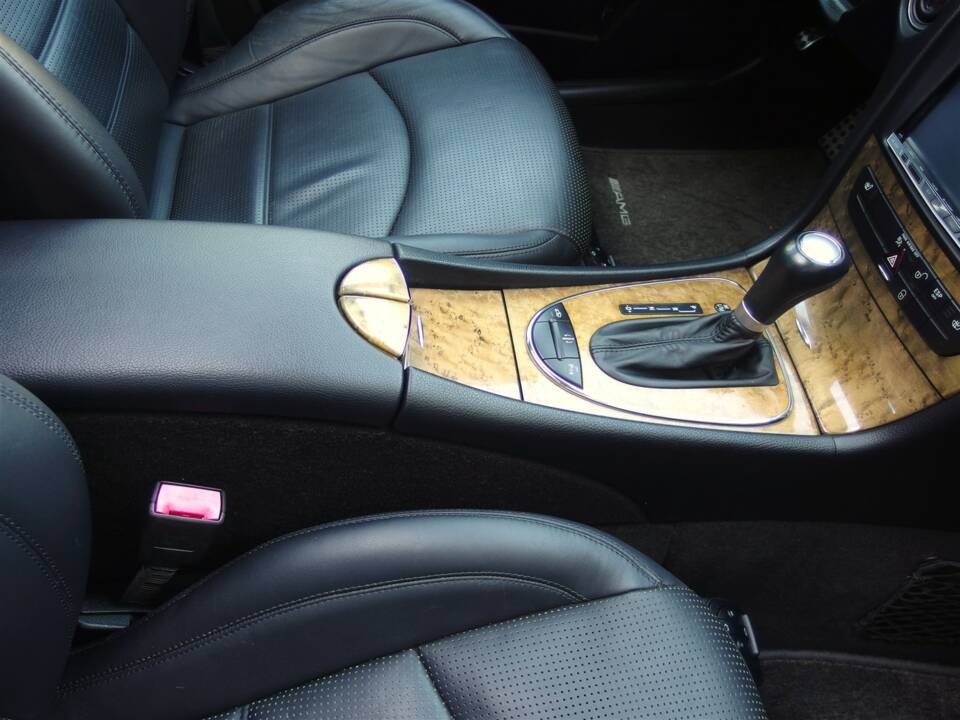 Image 42/98 of Mercedes-Benz E 63 AMG T (2008)