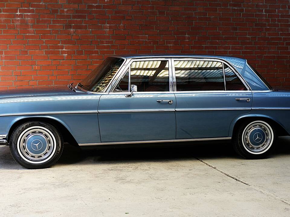 Image 3/77 de Mercedes-Benz 300 SEL (1969)