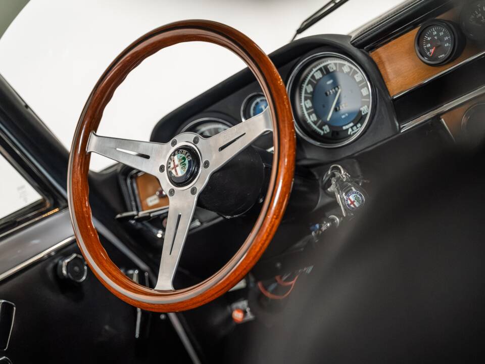 Bild 12/40 von Alfa Romeo Giulia Super 1.3 (1974)